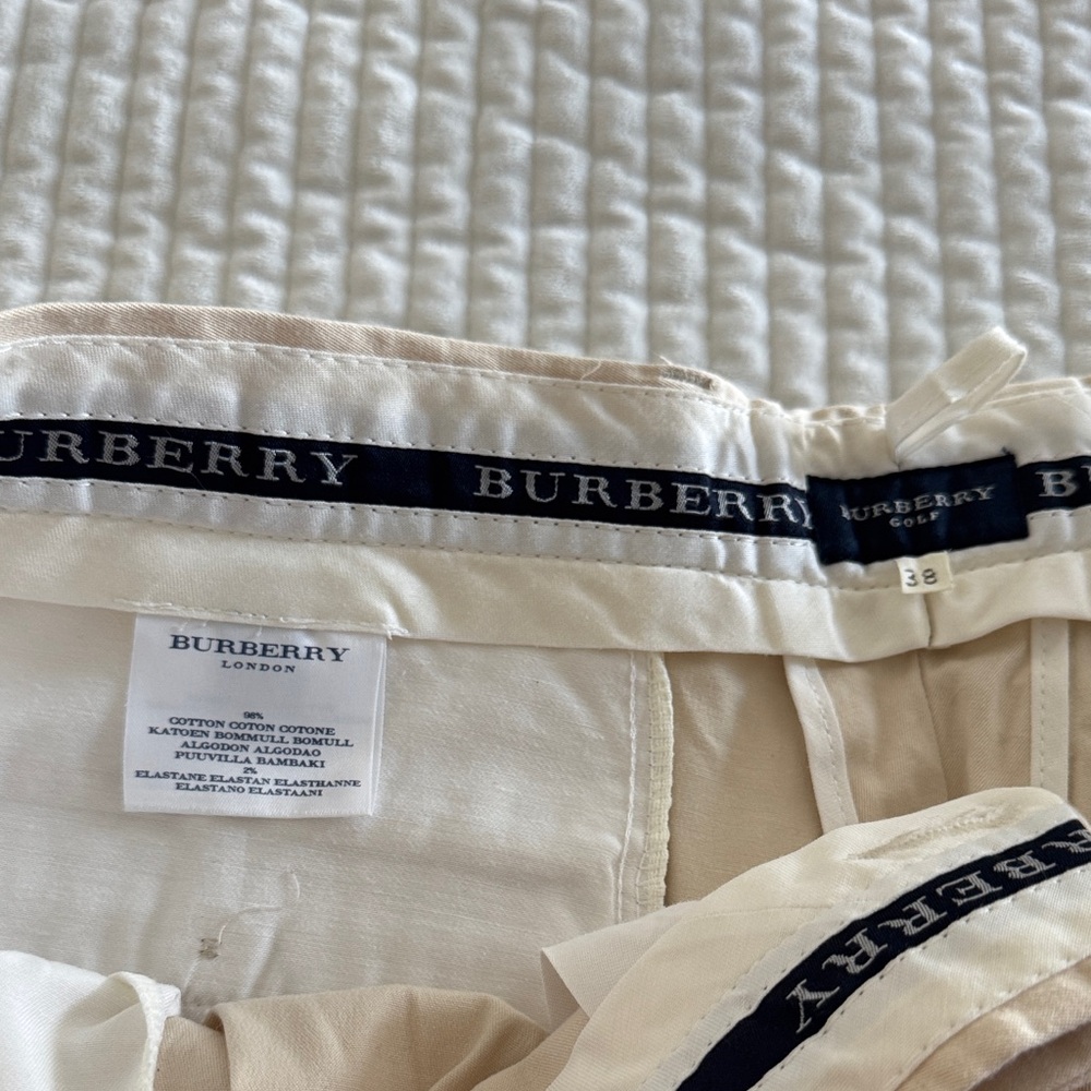 Burberry Cream colored golf shorts lightweight